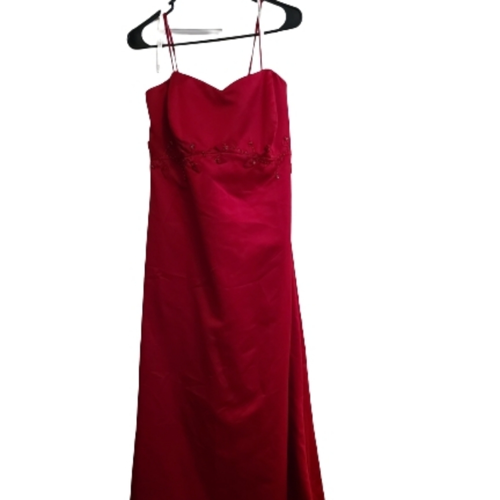 NWOT David Bridal Embroidered Ball Gown